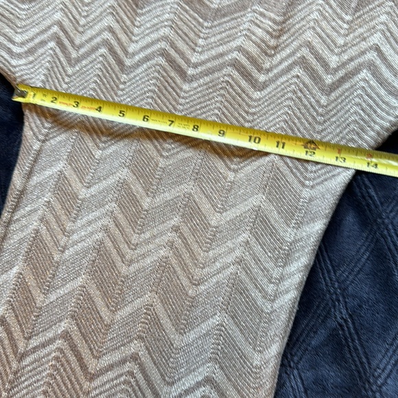 Like New Express Women’s Dress Bodycon Lightweight knit Tan Cream & silver XS - Picture 7 of 14